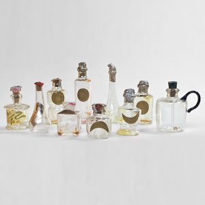 10 verschiedene Miniaturen aus sehr dünnem Glas